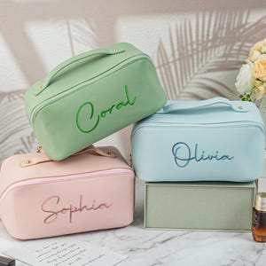 Bestickte Leder Make-up Tasche, personalisierte Make-up Tasche, benutzerdefinierte Kosmetiktasche mit Namen, Brautjungfer Make-up Tasche, Reisekosmetiktasche, Brautgeschenke
