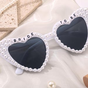 Braut Team Geschenke, Herz Braut Sonnenbrille personalisiert, Braut, zum Sonnenbrille zu sein, kundenspezifische Perlen-Sonnenbrille, Brautpartygeschenke, Brautjungfer Gläser