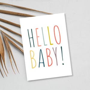 Tarjeta de bienvenida con el texto "Hola bebé" / Tarjeta de bienvenida con el arcoíris / Tarjeta para recién nacido / Papel de lino de primera calidad / JoeyPrints