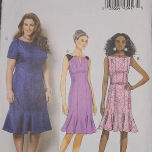 Butterick B6032 Womens/Wmns Petite Dress | Seam Details, Boat Neck, Kick Pleats, Yoke | Easy Sewing Pattern, sizes 18W-20W-22W-24W - UNCUT