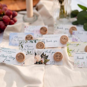 Souvenirs floraux de mariage pour les invités, bouchons de vin personnalisés en vrac, bouchon de vin personnalisé, idées de faveurs de bachelorette, décoration de mariage rustique