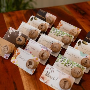 Bouchons de vin gravés en bois en vrac, faveurs de douche nuptiale classiques, cadeaux souvenirs d'invités de mariage, forêt réservez la date du mariage