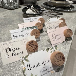 Regalos de boda - Tapón de corcho de vino personalizado con soporte de tapón emergente de KRAFT de agradecimiento - Idea original - Envío gratuito