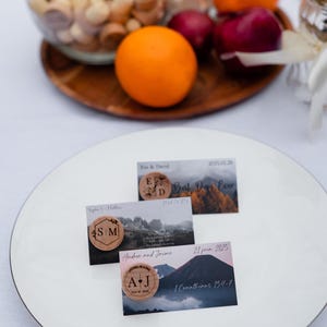 Bouchons de vin souvenir personnalisés en vrac, cadeau d'invités de mariage en plein air, cadeaux de mariage entre célibataires en montagne, mariage monogrammé réservez votre date