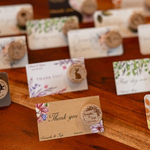 Bouchons de vin de mariage bohème en vrac, cadeaux personnalisés pour les invités de mariage, faveurs florales de bachelorette, réservez la date de la fête de fiançailles