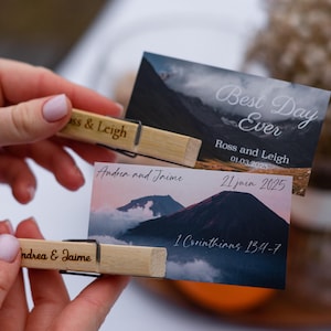 Rustieke aandenken wasknijpers in bulk, huwelijksgunsten met monogram, Provençaalse vrijgezellenfeest bewaar deze datum, klassieke souvenirs voor bruiloftsgasten