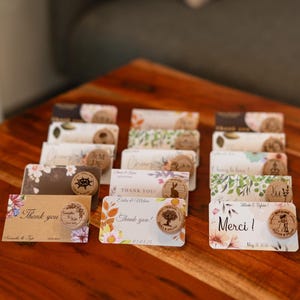 Lot de 100 bouchons à vin gravés souvenir, cadeaux de répétition en vrac, cartes de remerciement classiques, mariage monogrammé réservez votre date