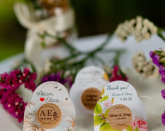 Rustic personalized wine stoppers in bulk, engraved wine bottle corks, keepsake souvenirs for guests