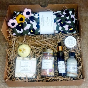 Luxury Spa Gift Box for Her, Relaxation Self Care Kit, Natural Handmade Bath Set, Birthday Gift for Women , Pamper Box, Stress Relief Gift
