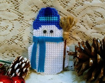 Snowman Plastic Canvas Refrigerator Magnet, Winter Kitchen Decor