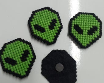Green Alien Refrigerator Magnet Set, Plastic Canvas Magnets, Whimsical Sci-Fi Kitchen Decor