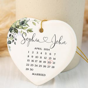 Enfeite de casamento, lembrança de casamento personalizada, presente de casamento, enfeite de data de casamento, presente de aniversário de calendário, enfeite de casamento de cerâmica, presente de recém-casado