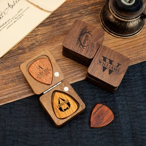 Gepersonaliseerde houten plectrums met koffer, aangepaste plectrumhouder, plectrumdoos gitarist cadeau, vaderdagcadeau, cadeaus voor vader