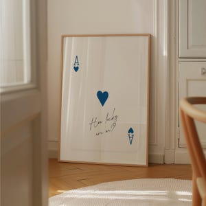Qué suerte tenemos. Impresión del as de corazones, naipe azul, arte de pared, estética retro, decoración de apartamentos de moda, descarga digital instantánea.