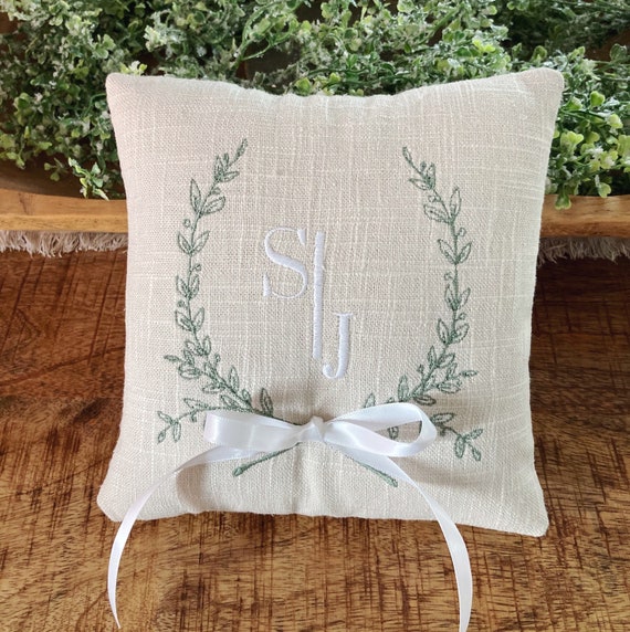 Embroidered ring deals bearer pillow