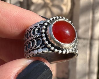 Anillo de plata con cornalina hecho a mano: estilo yemení antiguo, talla 8.5 (EE. UU.).