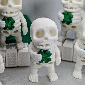 Skeleton Lucky Clover 3D Printed Articulated Figure St. Patrick&#39;s Day Shamrock Carl Jr.