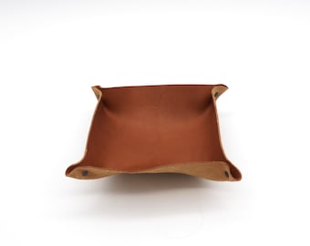 Dice rolling tray, leather tray made of natural cowhide, perfect as home decor for storing everyday items.