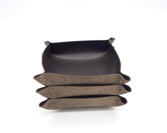 Key holder, leather tray made of natural cowhide, perfect as home decor for storing everyday items.