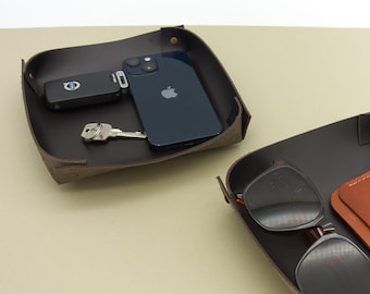 Key holder, leather tray made of natural cowhide, perfect as home decor for storing everyday items.