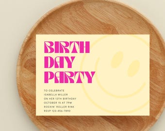 Invitación de cumpleaños número 13 con cara sonriente para niña, plantilla editable de Canva para fiesta de temática hippie