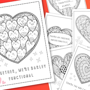 Könnte beinhalten: Ein Satz druckbarer Valentinstags-Malvorlagen mit Herzen in verschiedenen Designs und lustigen Sprüchen. Die Seiten enthalten Sätze wie "Zusammen sind wir kaum funktionsfähig" und "Du bist mein für immer, leider."