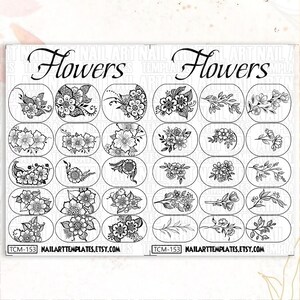 Puede incluir: Una l&aacute;mina de plantillas de arte de u&ntilde;as con varios dise&ntilde;os florales en blanco y negro. La palabra "Flowers" est&aacute; escrita en cursiva en la parte superior. El nombre de la tienda Etsy y el n&uacute;mero de plantilla est&aacute;n en la parte inferior.