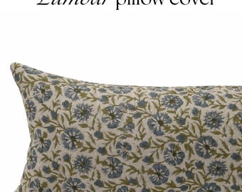 Grüner Lendenkissenbezug mit blauem Blumenmuster, langes Lendenkissen, grünes Dekokissen im Landhausstil, Landhausdeko