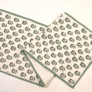 Table Runner Green Floral table runner Farmhouse table runner Dining Decor French Country Table Linen Summer table runner Accent House Gift