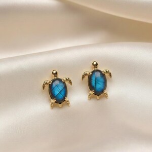 Pendientes de tortuga de labradorita ovalada natural / Pendientes de plata de ley 925 hechos a mano / Joyería fina minimalista.