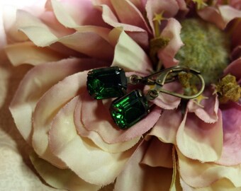 A Wee Bit o' Luck Emerald Earrings Piccoli bit Dolci