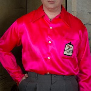 RARE Vintage 1940s DayGlo Aurora Pink Dagger Collar Mens Sportwear Long Sleeve Shirt with UofW Embroidery and Packard Auto Patch