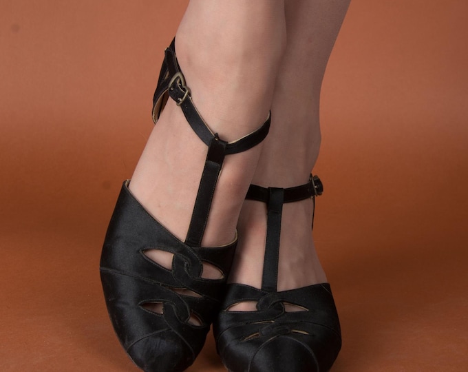 1920s Shoes - Size 7 N  - Beautiful Vintage 20s T-Strap Black Satin Formal Dance Heels