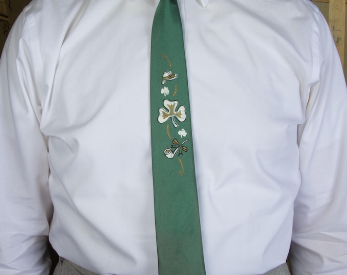 Vintage 1960s St. Patrick's Day, Shamrock Novelty Screen Print Green Necktie