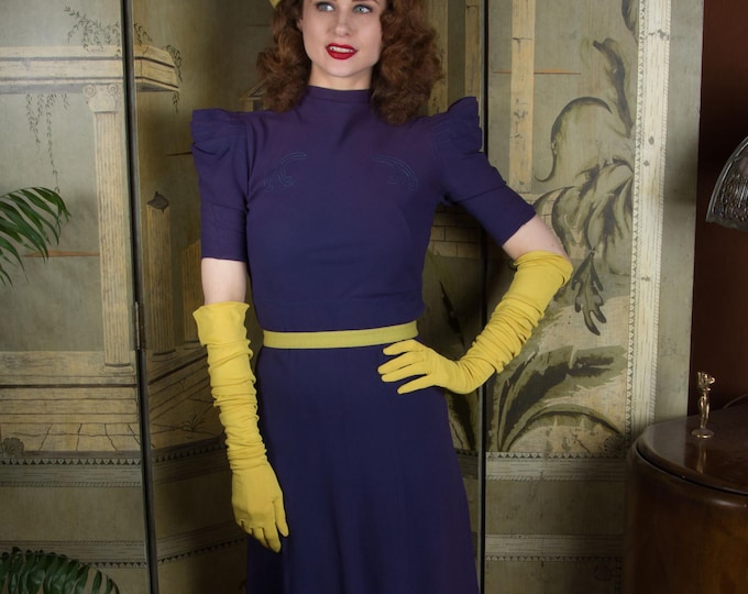 Avant Garde 1930s Vintage Dress Petite Vintage 30s Rayon with Incredible Pleated Point Sleeves As Is