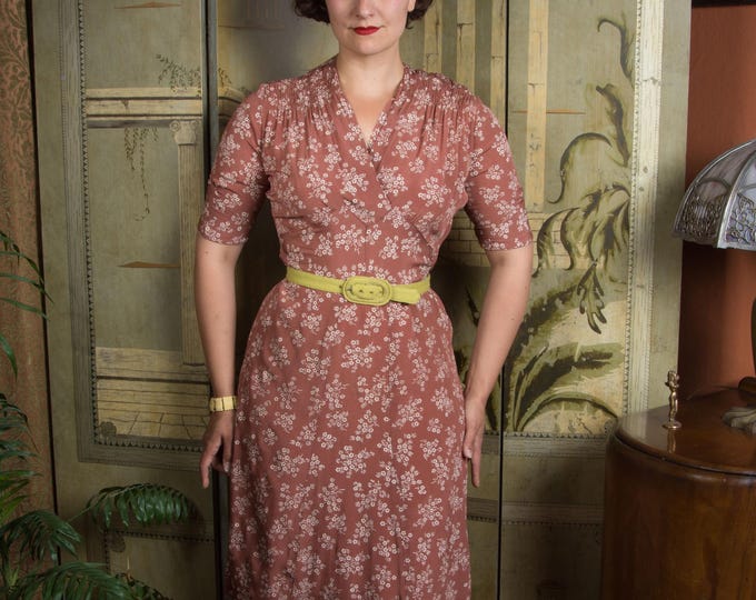 Vintage 1930s Screen Printed Late 1930s/Early 1940s Short Sleeve Day Dress with Shirring and Surplice Neckline