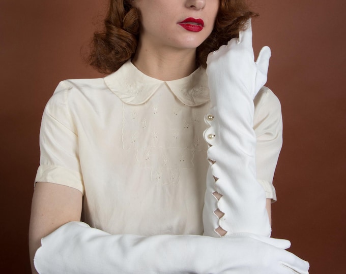 1950s Gloves - Size 7 1/2 - Elegant White Doette Vintage 40s Hand Cut Scalloped Double Woven Cotton Half Length Gloves