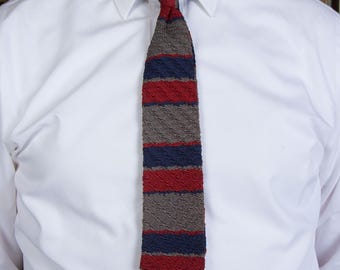 Vintage 1930 40s Swanky Machine Knit Square Bottom Tie in Lustrous Grey, Brick Red and Deep Blue Rayon Yarn