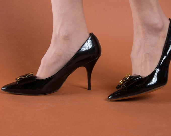 1960s Vintage Stiletto Shoes - Bombshell 60s High Heels in Glossy Black Vinyl with Gold Trimmed Bows
