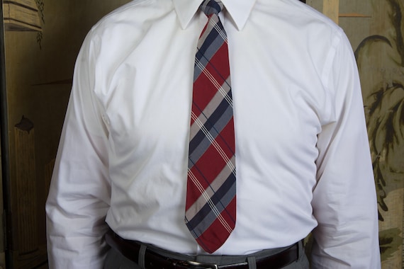 Vintage 1930s Woven Plaid Necktie in Classic Navy, Brick Red and White