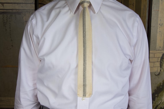 Vintage 1930s 40s Lustrous Machine Knit Square Bottom Tie Shorter Length Black on Ivory