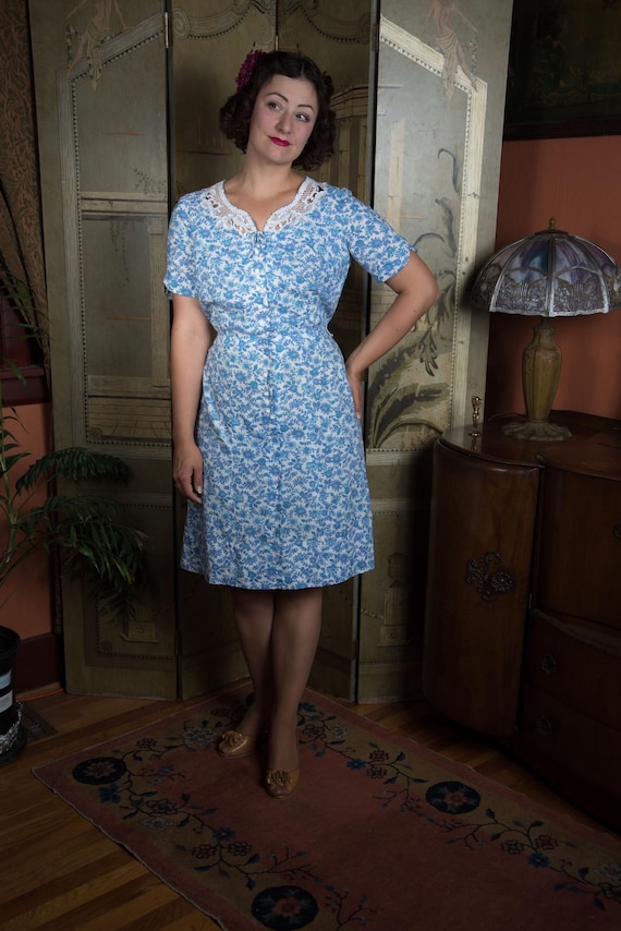 1950s Dress - Sweet 50s Nicholas Ungar House or Day Dress in Floral Print with Lace Neckline