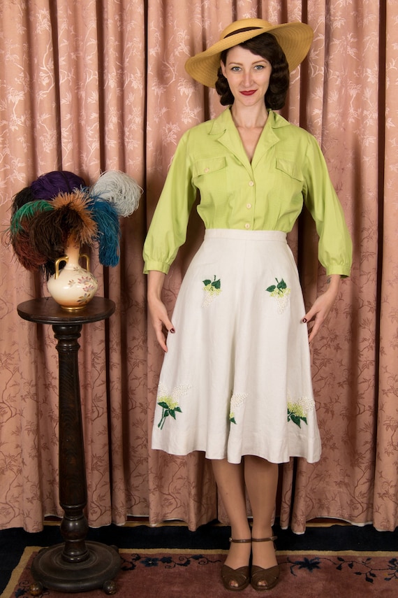 1950s Skirt - Unique Summery Vintage 50s Hungarian Linen Novelty Skirt with Raffia Grape Clusters