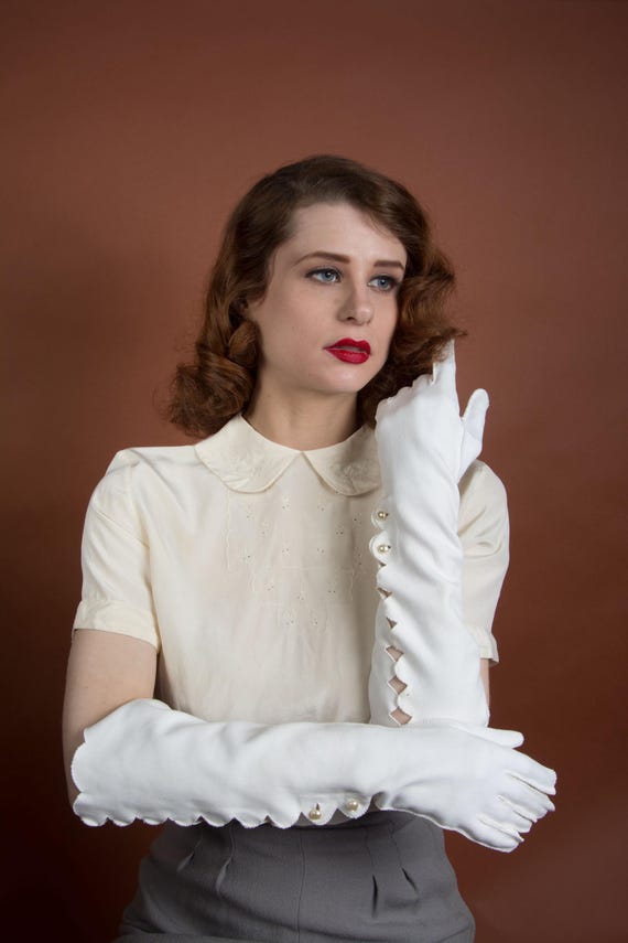 1950s Gloves - Size 7 1/2 - Elegant White Doette Vintage 40s Hand Cut Scalloped Double Woven Cotton Half Length Gloves