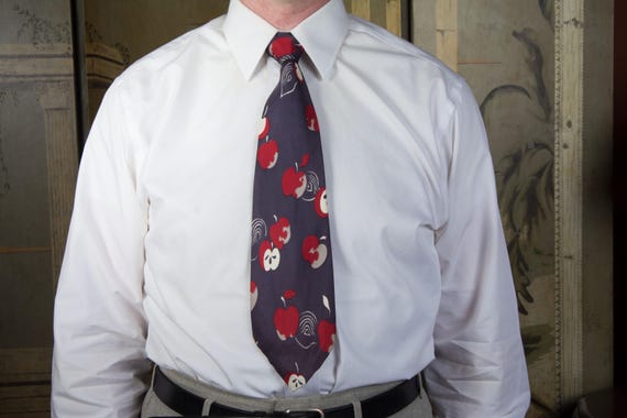 Vintage 1940s Novelty Print Wide Tie with Red Apple Print