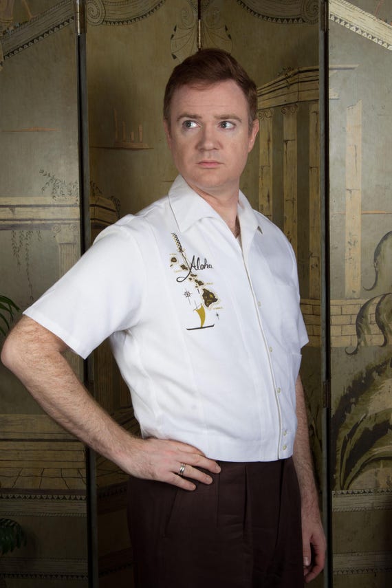 Vintage 1960s Hawaiian Short Sleeve Cropped Shirt Jac in White with Hawaiian Island Print