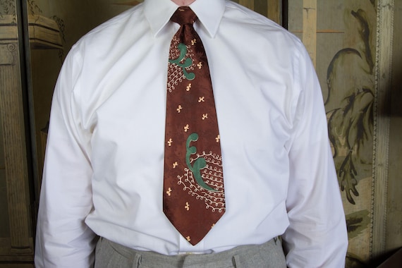 Vintage 1940s Wide Shiny Brocade Satin Tie with Curling Swirls and Detailed Floral Jacquard