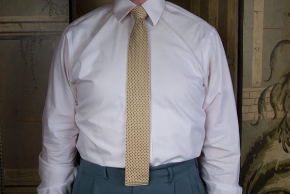 Vintage 1940s or 50s Machine Knit Square Bottom Tie in Yellow with Blue