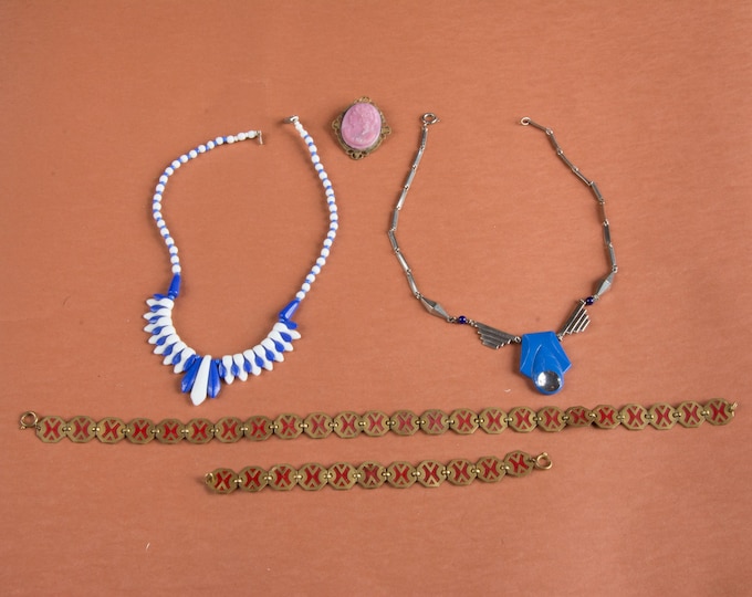 Lot #76 A Lot of 4 1920s and 30s Costume Jewelry PiecesWOUNDED BIRDS SALE