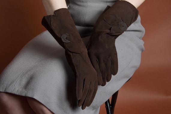 1940s Gloves - Size L - Gorgeous Vintage 1930s to 40s Brown Suede Gloves with Gauntlet Flare and Leaf Detail